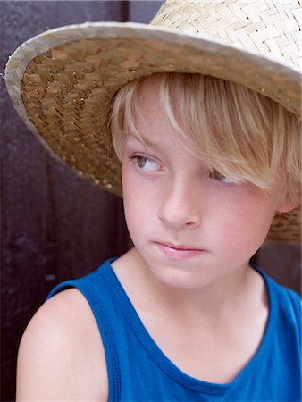 simsearch:6102-08942535,k - Boy wearing straw hat Stock Photo - Premium Royalty-Free, Code: 6102-08120720