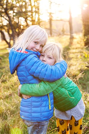 friends back lit - Girls hugging Stock Photo - Premium Royalty-Free, Code: 6102-08120832