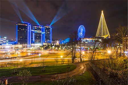 Illuminated city at night Stock Photo - Premium Royalty-Free, Code: 6102-08120945
