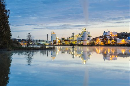 factory light - Factory reflecting in water Stock Photo - Premium Royalty-Free, Code: 6102-08120998