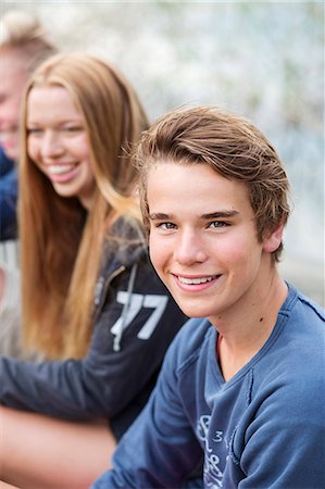 simsearch:6102-08521062,k - Teenagers Photographie de stock - Premium Libres de Droits, Code: 6102-08121018