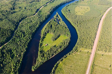 Aerial view of river and road, Osterdalalven, Dalarna, Sweden Photographie de stock - Premium Libres de Droits, Code: 6102-08270519