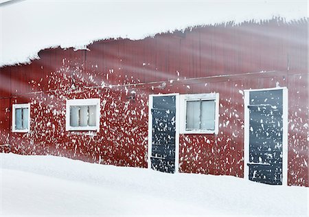 snow blizzard - Wooden house at snowy weather Stock Photo - Premium Royalty-Free, Code: 6102-08270880