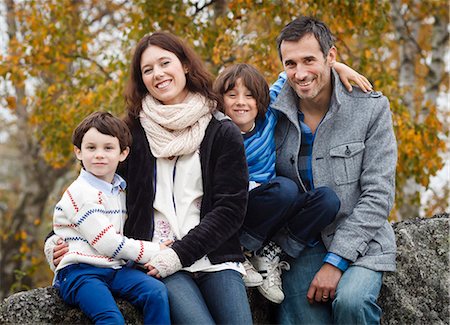 simsearch:6102-06777347,k - Family portrait Foto de stock - Sin royalties Premium, Código: 6102-08270936