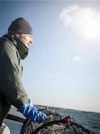 european lobster - Fisherman with lobster trap Photographie de stock - Premium Libres de Droits, Code: 6102-08271149