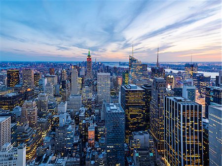 Cityscape at dusk Stock Photo - Premium Royalty-Free, Code: 6102-08271243