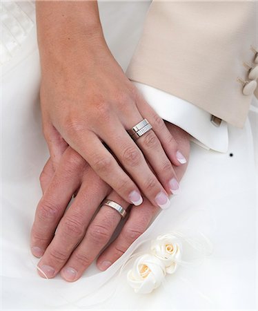 simsearch:6102-08542337,k - Hand of bride and groom with wedding rings Stockbilder - Premium RF Lizenzfrei, Bildnummer: 6102-08271463