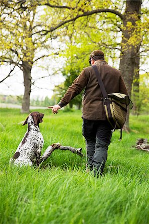 simsearch:6105-08211241,k - Hunter with hunting dog Photographie de stock - Premium Libres de Droits, Code: 6102-08271411