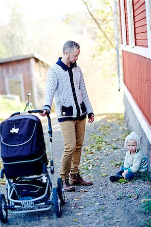 simsearch:6102-07602586,k - Father with toddler girl on walk Stock Photo - Premium Royalty-Free, Code: 6102-08271504