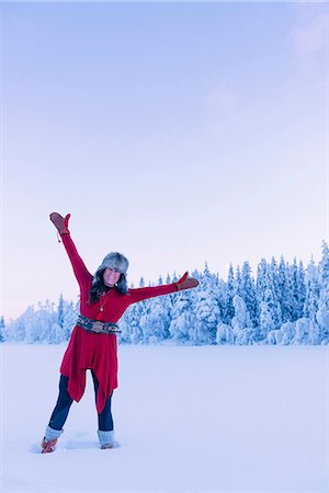 simsearch:6102-03866319,k - Smiling woman with outstretched arms Photographie de stock - Premium Libres de Droits, Code: 6102-08271679