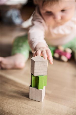 Wooden blocks, baby on background Foto de stock - Royalty Free Premium, Número: 6102-08271790