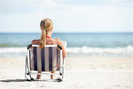 simsearch:6102-08271758,k - Woman relaxing on sun chair Photographie de stock - Premium Libres de Droits, Code: 6102-08271821