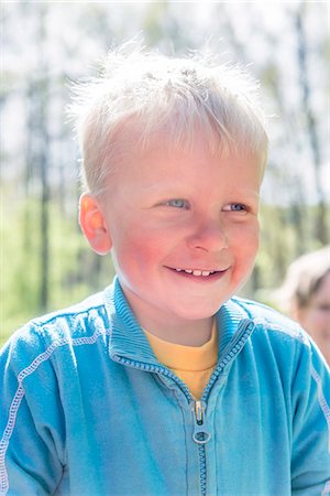 Portrait of smiling boy Photographie de stock - Premium Libres de Droits, Code: 6102-08278761