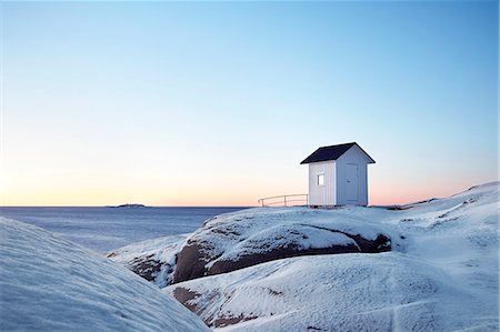 simsearch:6102-05802650,k - Wooden hut at coast Foto de stock - Sin royalties Premium, Código: 6102-08278713