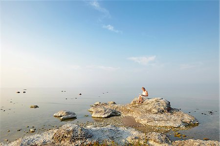 relax sitting horizon - Woman reading at sea Stock Photo - Premium Royalty-Free, Code: 6102-08278944