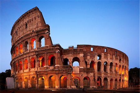 Colosseum at dusk, Rome, Italy Foto de stock - Sin royalties Premium, Código: 6102-08278946