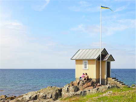 simsearch:6102-08329916,k - Couple sitting near wooden house at coast Photographie de stock - Premium Libres de Droits, Code: 6102-08278916