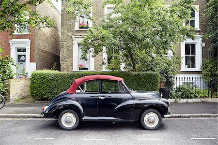 residential houses - Vintage convertible car Photographie de stock - Premium Libres de Droits, Code: 6102-08384164