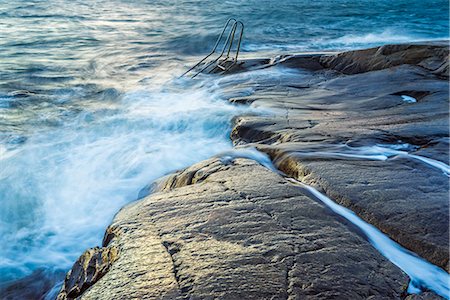 simsearch:6102-08001488,k - Waves on rocky coast Photographie de stock - Premium Libres de Droits, Code: 6102-08384329