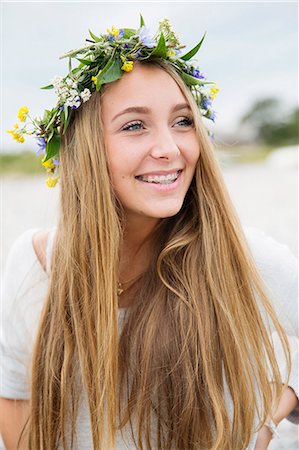 Smiling teenage girl wearing flower wreath Stock Photo - Premium Royalty-Free, Code: 6102-08388183