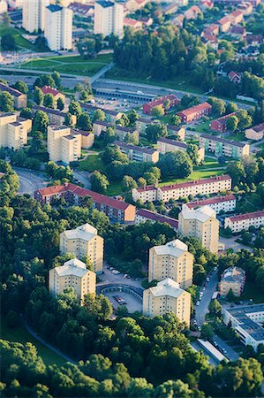 simsearch:6102-08388125,k - Houses surrounded by trees Stock Photo - Premium Royalty-Free, Code: 6102-08388117