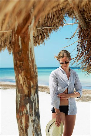 suntanned - Woman standing on beach Stock Photo - Premium Royalty-Free, Code: 6102-08388273