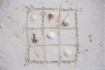 Shells in sandy frame Photographie de stock - Premium Libres de Droits, Code: 6102-08388282