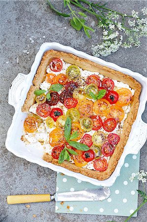simsearch:6102-08062881,k - Fresh tomato pie Foto de stock - Sin royalties Premium, Código: 6102-08388324