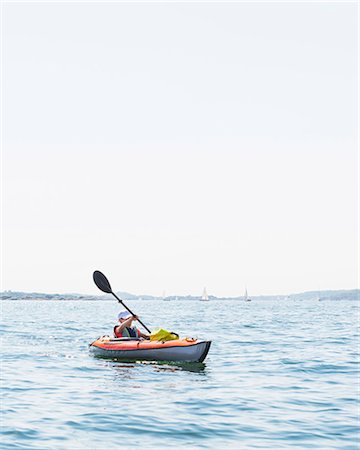 simsearch:6102-08329592,k - Boy kayaking Photographie de stock - Premium Libres de Droits, Code: 6102-08329745