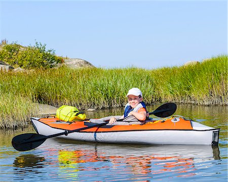 simsearch:6102-08329592,k - Boy kayaking Photographie de stock - Premium Libres de Droits, Code: 6102-08329746