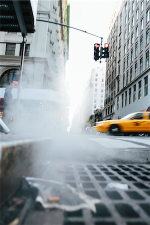 simsearch:614-06718801,k - Steam coming out of drain on New York City street, USA Stockbilder - Premium RF Lizenzfrei, Bildnummer: 6102-08330060