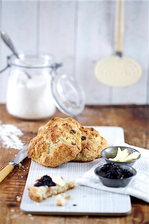 scone - Buns Photographie de stock - Premium Libres de Droits, Code: 6102-08480808