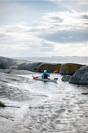 simsearch:6102-08329592,k - Person kayaking Photographie de stock - Premium Libres de Droits, Code: 6102-08480967
