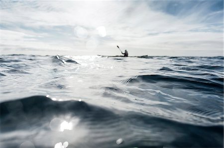 Person kayaking on sea Foto de stock - Sin royalties Premium, Código: 6102-08480965