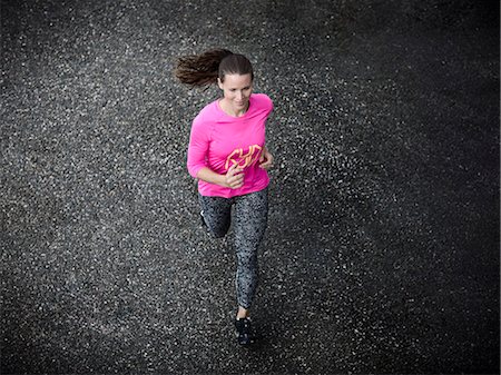 simsearch:6102-08481170,k - Woman jogging Foto de stock - Royalty Free Premium, Número: 6102-08481170