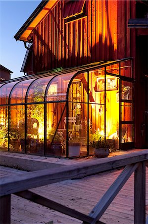 Illuminated conservatory Foto de stock - Royalty Free Premium, Número: 6102-08481104