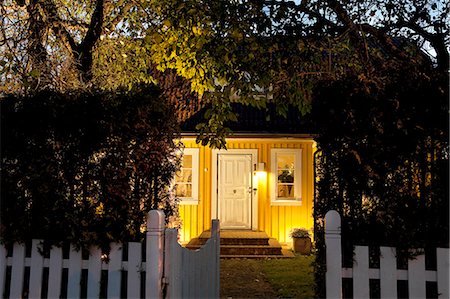 door open light - Illuminated wooden house Stock Photo - Premium Royalty-Free, Code: 6102-08481114
