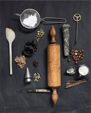 fourchette - Kitchen utensils and dried food Photographie de stock - Premium Libres de Droits, Code: 6102-08481129