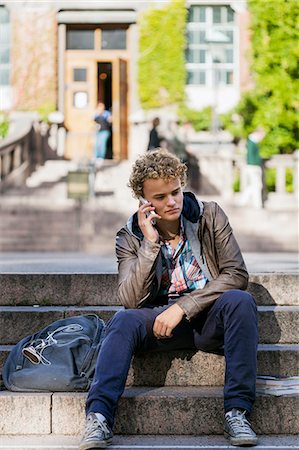 depressed body language - Young man sitting at a doorstep Stock Photo - Premium Royalty-Free, Code: 6102-08542086