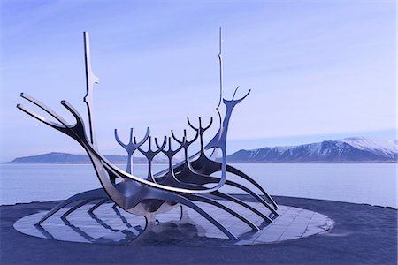 sculptures in water - Modern sculpture with lake and mountains in background Stock Photo - Premium Royalty-Free, Code: 6102-08542130