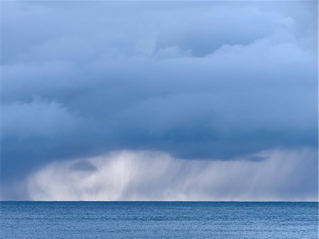 simsearch:6102-08542140,k - Storm clouds over sea Foto de stock - Royalty Free Premium, Número: 6102-08542138