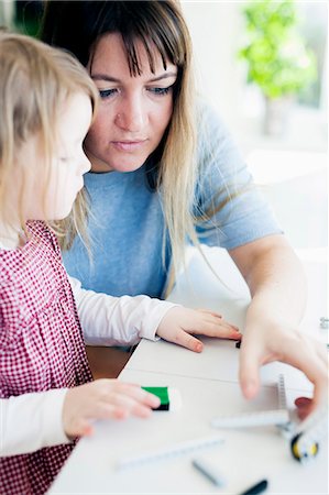 simsearch:6102-08942558,k - Mother and daughter playing Stock Photo - Premium Royalty-Free, Code: 6102-08542288