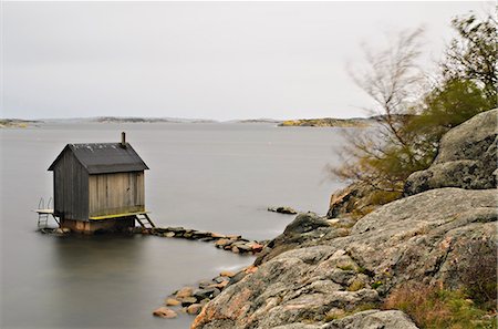 simsearch:6102-07769211,k - View of small shed on coastline Photographie de stock - Premium Libres de Droits, Code: 6102-08558945