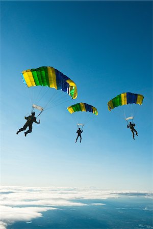 Skydivers in mid-air Foto de stock - Sin royalties Premium, Código: 6102-08559065