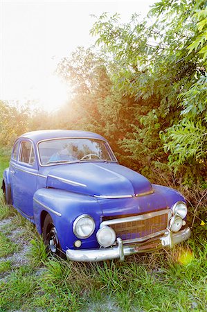 Old blue car Foto de stock - Royalty Free Premium, Número: 6102-08559111