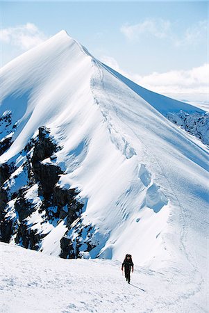 footprint winter landscape mountain - A person hikinh in snow in the mountains. Photographie de stock - Premium Libres de Droits, Code: 6102-08559118