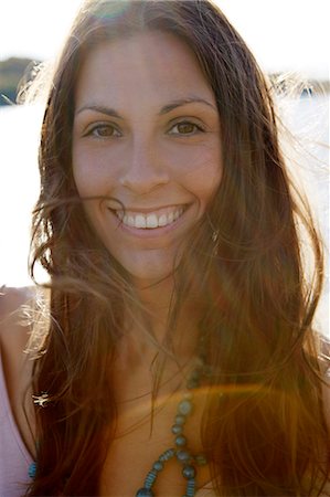 simsearch:6102-08746546,k - Portrait of smiling woman Photographie de stock - Premium Libres de Droits, Code: 6102-08559294