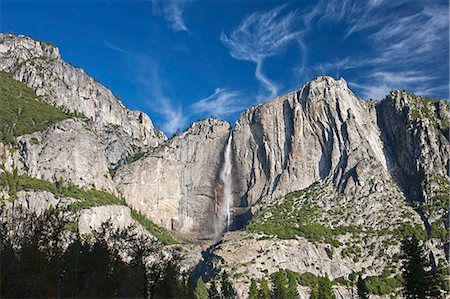 Waterfall in Yosemite National Park Photographie de stock - Premium Libres de Droits, Code: 6102-08559227