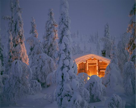 snow covered cottage - House covered with snow Stock Photo - Premium Royalty-Free, Code: 6102-08559367