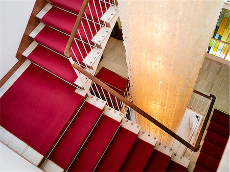 simsearch:632-08331586,k - Red carpets on staircase Foto de stock - Royalty Free Premium, Número: 6102-08566150
